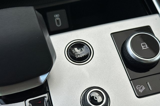 New 2027 Carpathian Grey Land Rover SE image 21