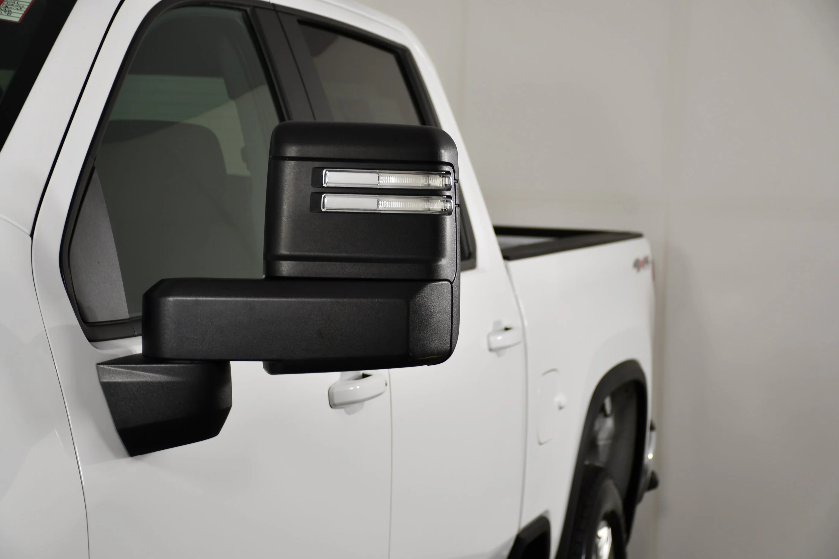 Used 2025 Summit White Chevrolet LT image 13