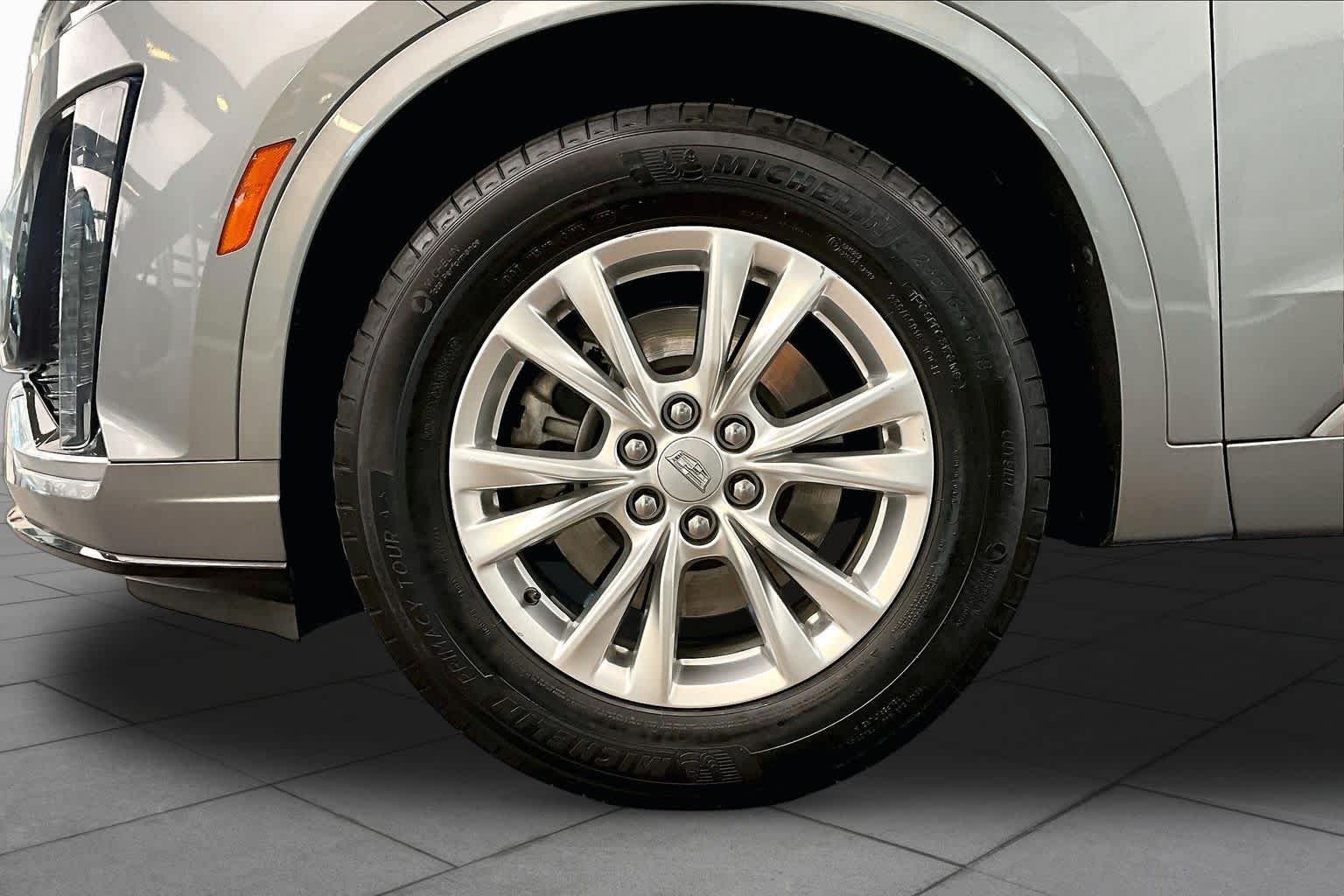 Used 2023 Argent Silver Metallic Cadillac FWD Luxury image 11