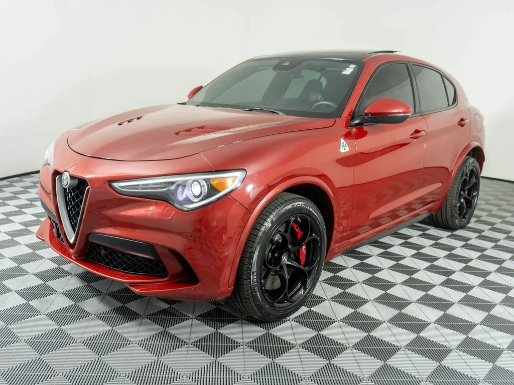 Used 2018 Red Alfa Romeo Quadrifoglio image 3