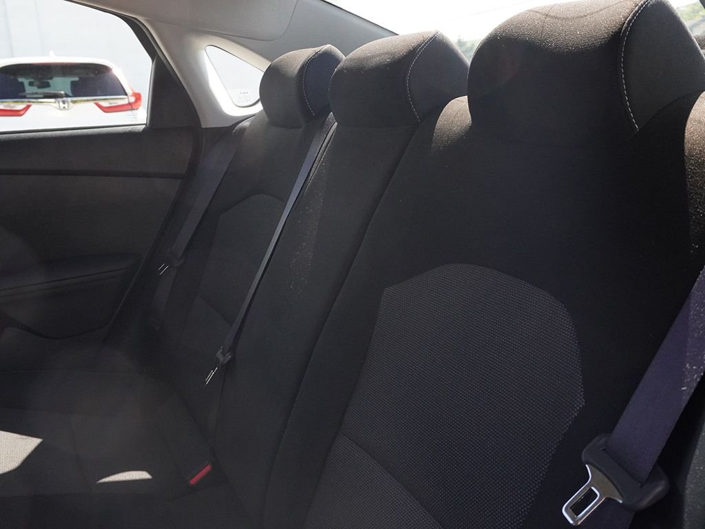Used 2023 White Kia LXS image 27