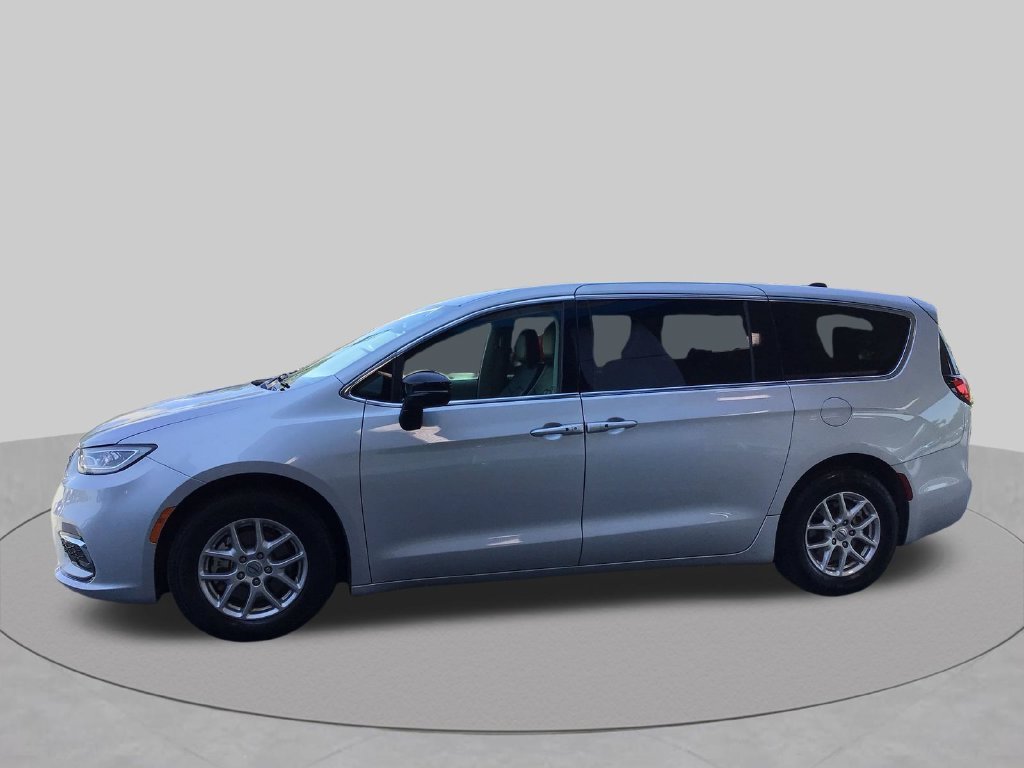 Used 2024 Silver Chrysler Touring L image 11