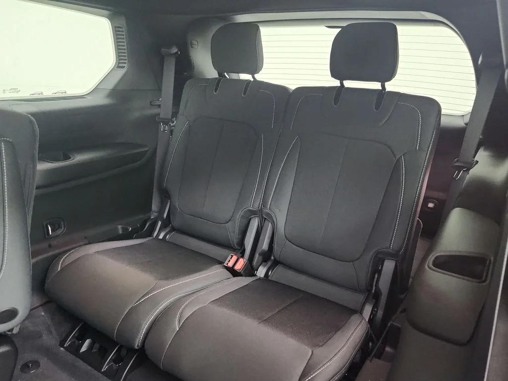 New 2026 Bright White Clear-Coat Exterior Paint Jeep Laredo image 29