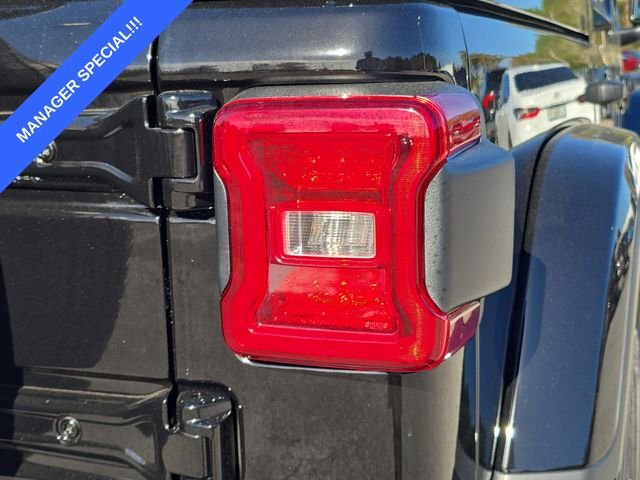 New 2026 Black Clear-Coat Exterior Paint Jeep Sahara image 8