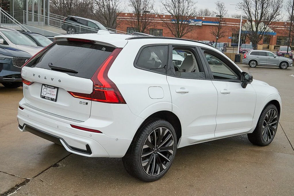 New 2026 Crystal White Volvo Ultra image 8