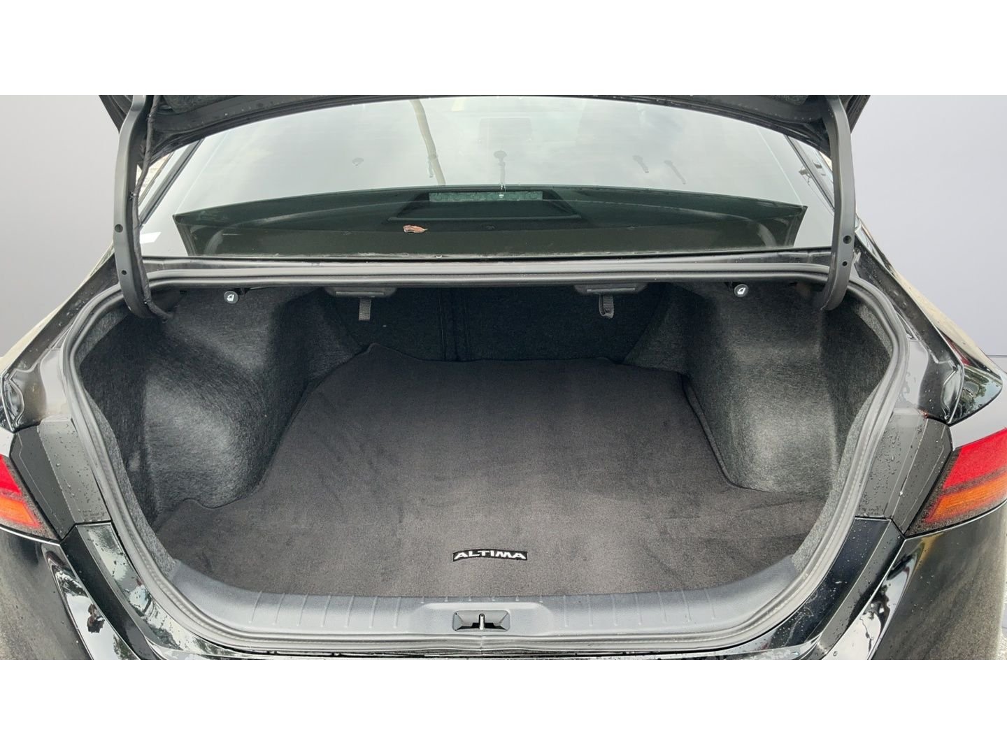 Used 2025 Super Black Nissan 2.5 SR image 14