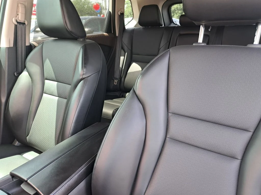 Used 2021 White Nissan SV image 19