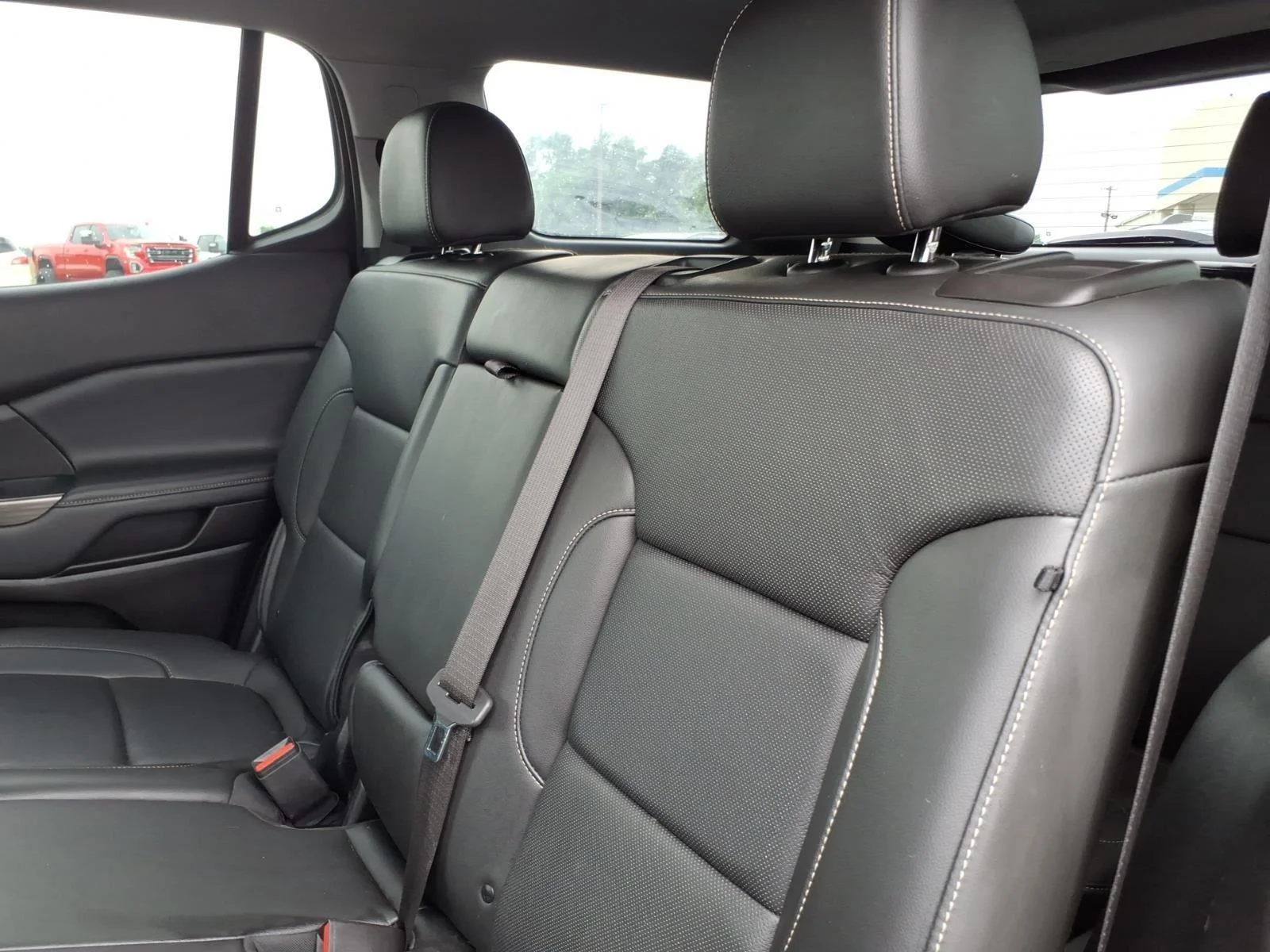 2023 GMC Acadia SLT - Photo 13