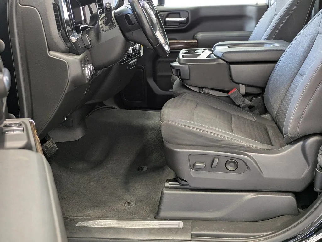 Used 2024 Onyx Black GMC SLE image 8