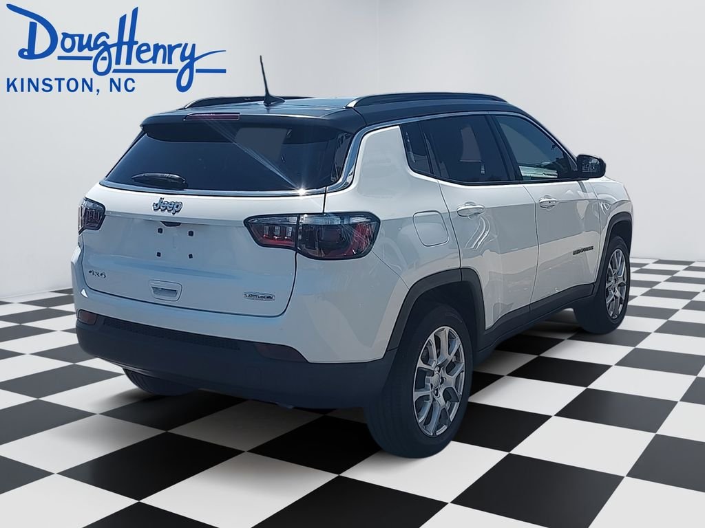 Used 2023 White Jeep Latitude Lux image 5