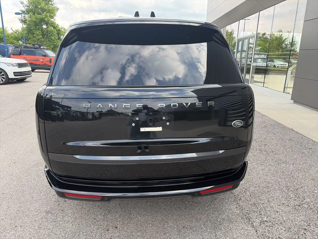Certified Used 2023  Land Rover SE image 7
