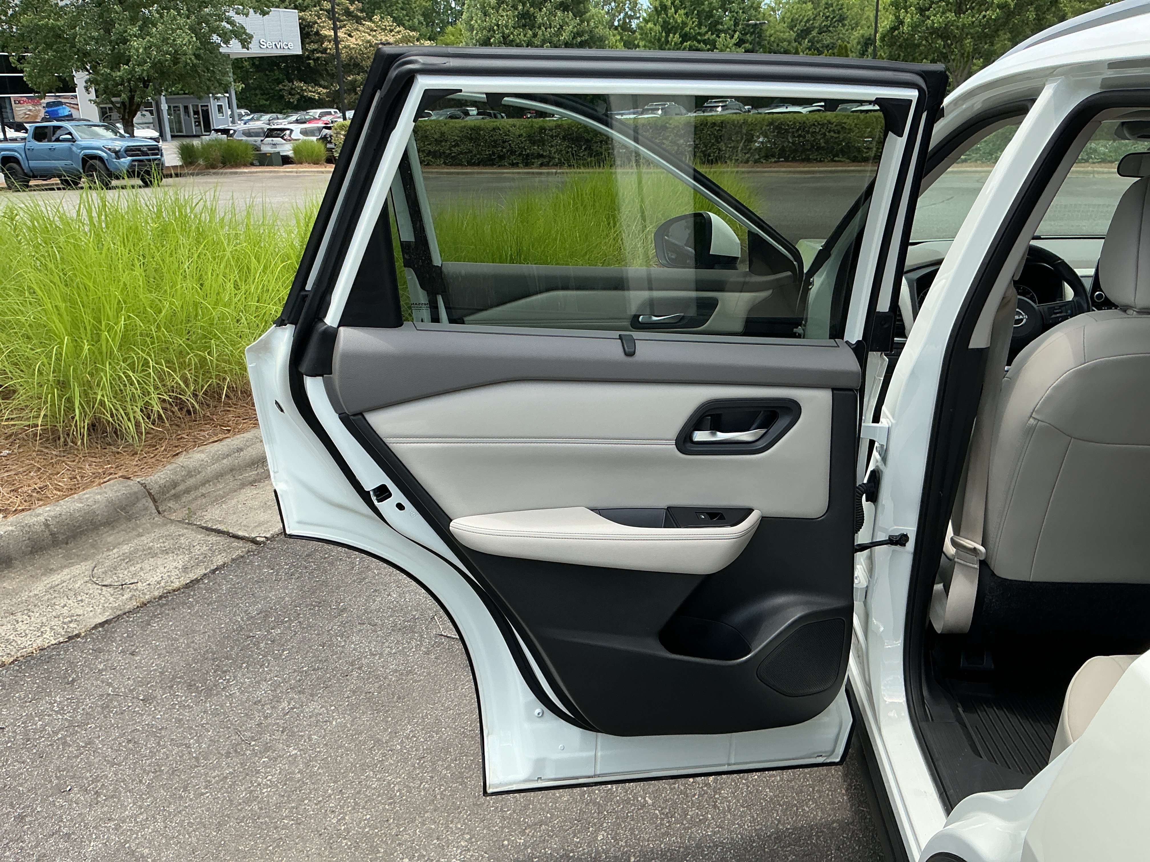 Used 2023 Pearl White Tricoat Nissan SV image 21