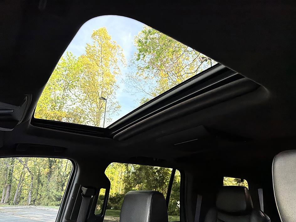 Used 2016 Crystal White Tricoat Cadillac Platinum image 19