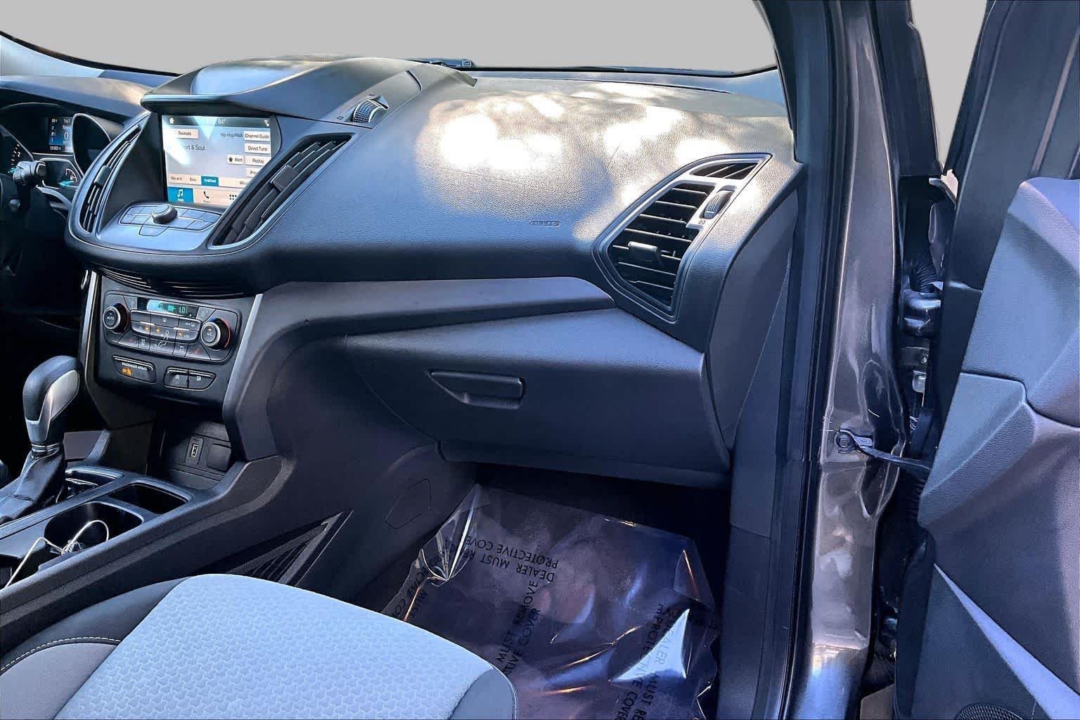Used 2019 Magnetic Metallic Ford SE image 19