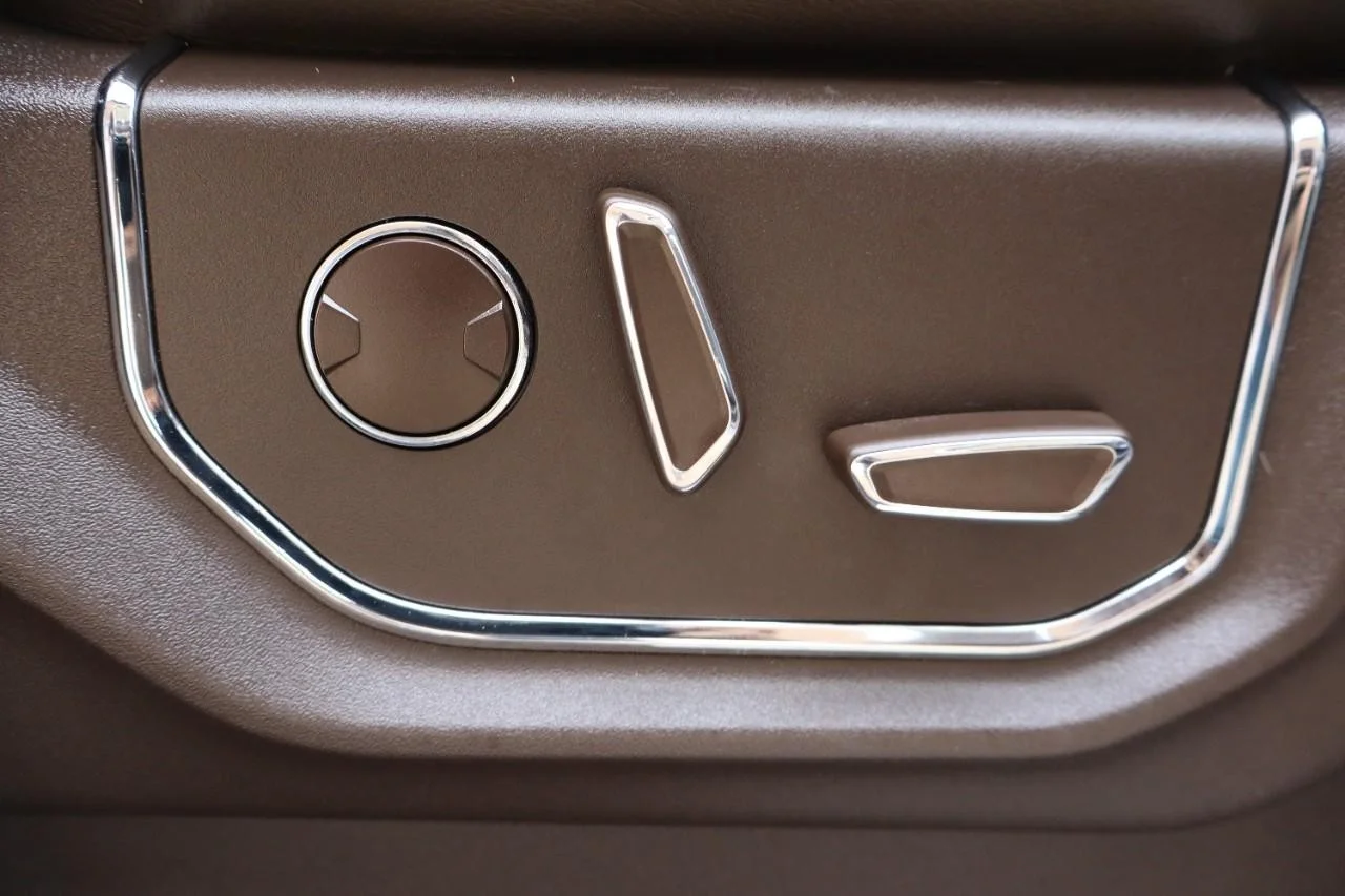 Used 2018 White Platinum Metallic Tri-Coat Ford King Ranch image 46
