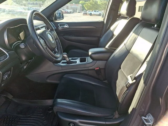 Used 2018 Gray Jeep Altitude image 13