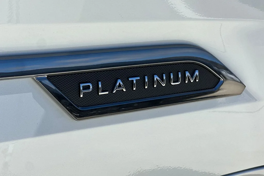 New 2026 Wind Chill Pearl <sup>1</sup> Toyota  Platinum image 26