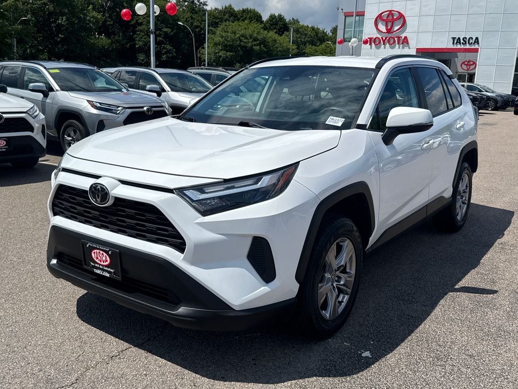 Used 2023 White Toyota XLE image 3