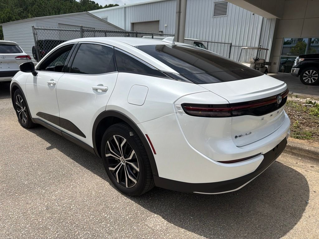 Used 2025 White Toyota XLE image 2