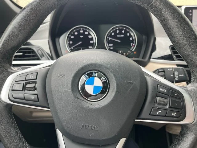 Used 2022 Mineral Grey Metallic BMW sDrive28i image 15