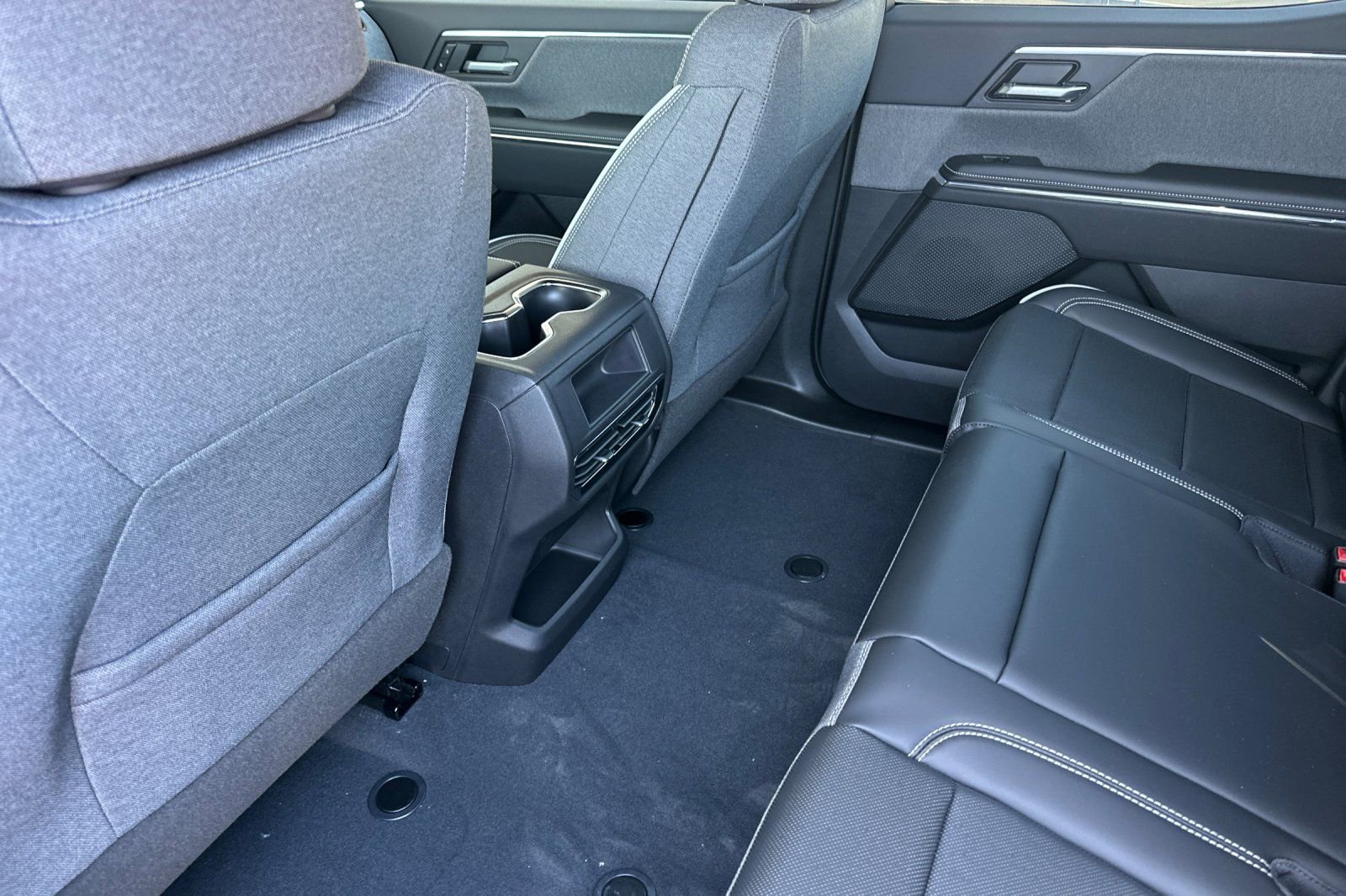 2026 GMC Sierra EV Elevation - Photo 10