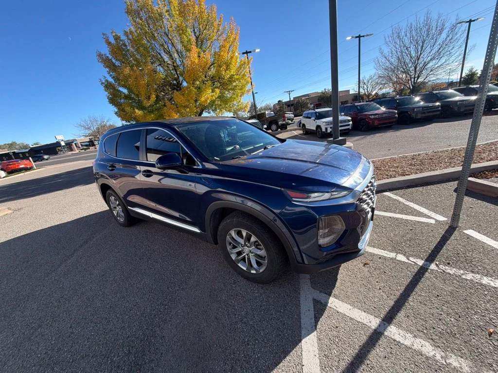 Used 2019  Hyundai SE image 3