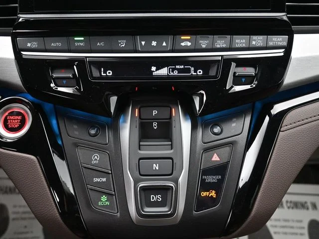 Used 2025 Platinum White Pearl Honda Touring image 19