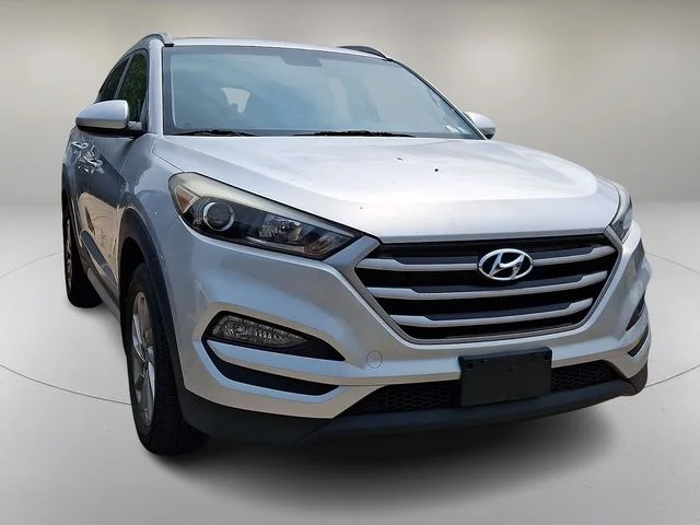 Used 2018 Silver Hyundai SEL image 2