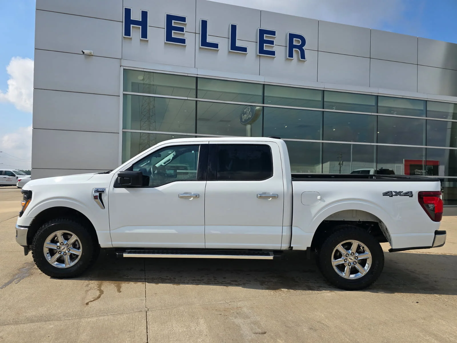 Used 2025 Oxford White Ford XLT image 3