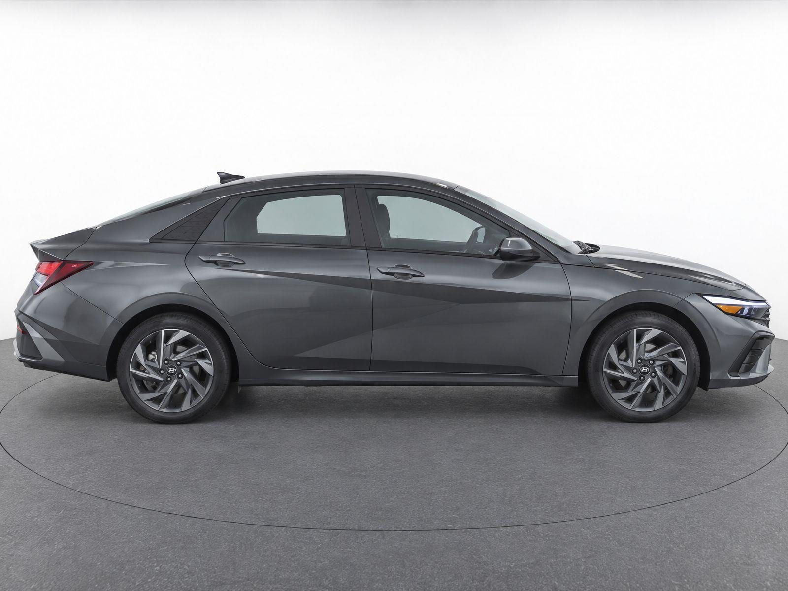 Used 2024 Amazon Gray Hyundai SEL image 8