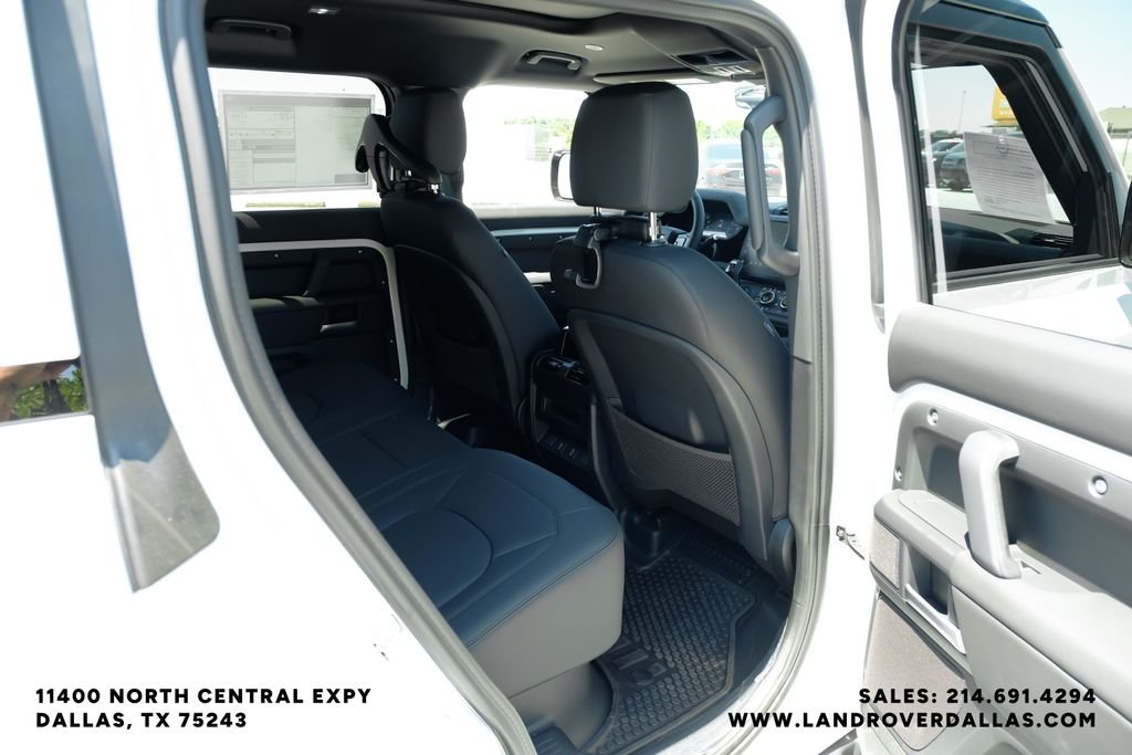 New 2026 Fuji White Land Rover X-Dynamic SE image 41