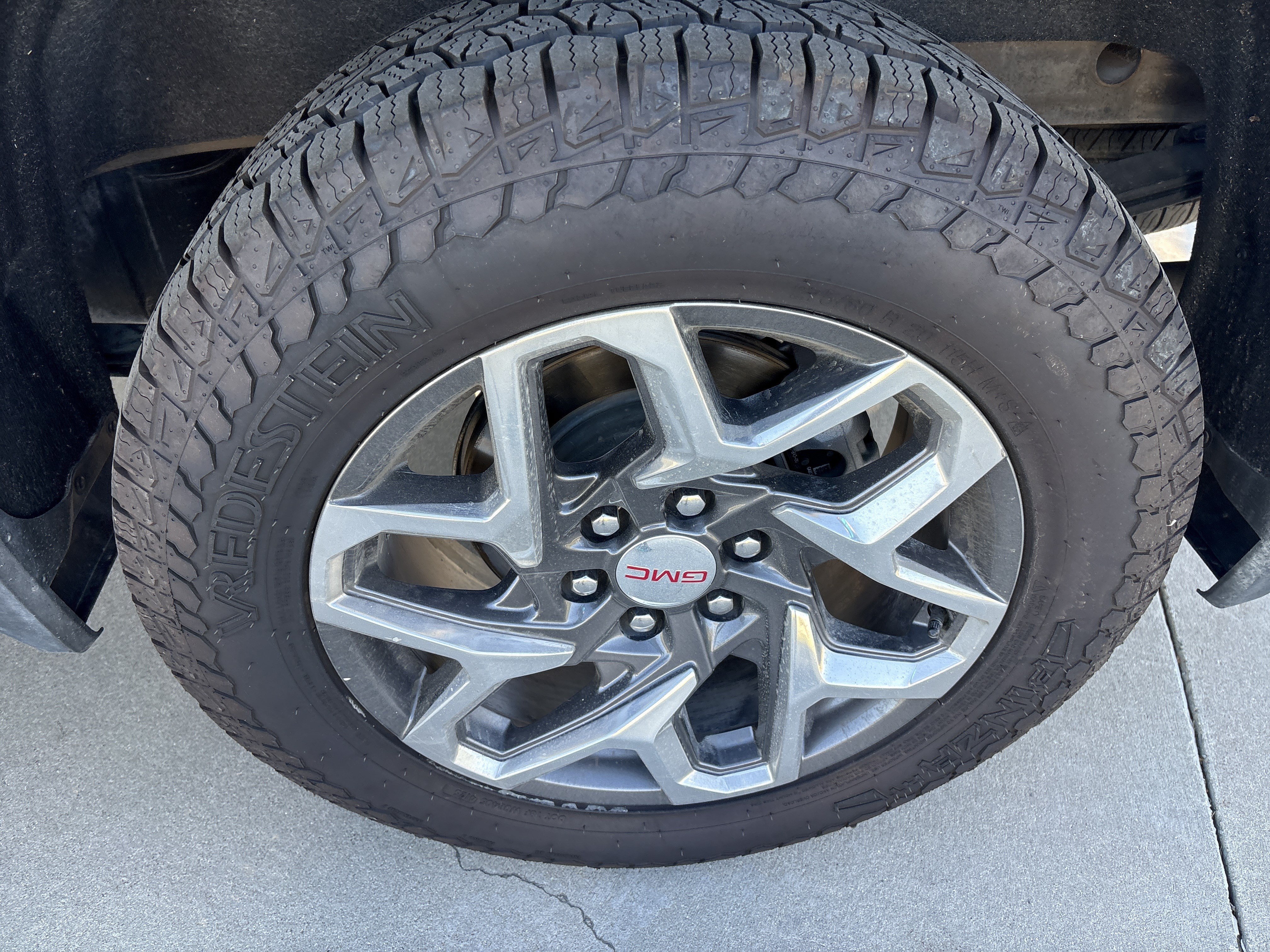 Used 2022 Titanium Rush Metallic GMC SLT image 9
