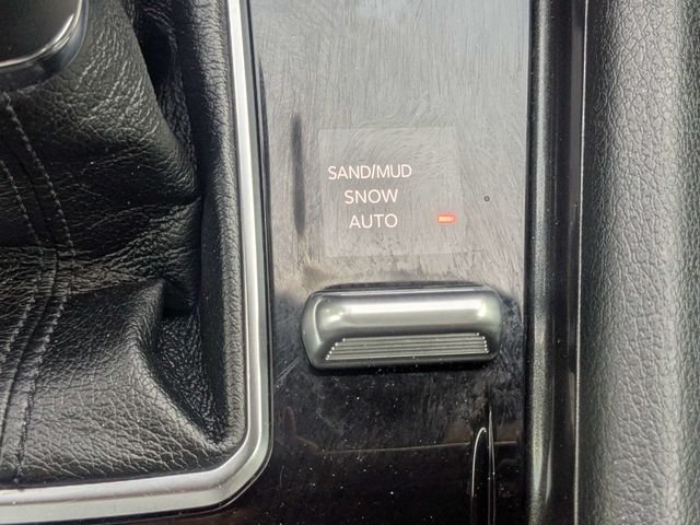 Used 2024  Jeep Latitude image 24