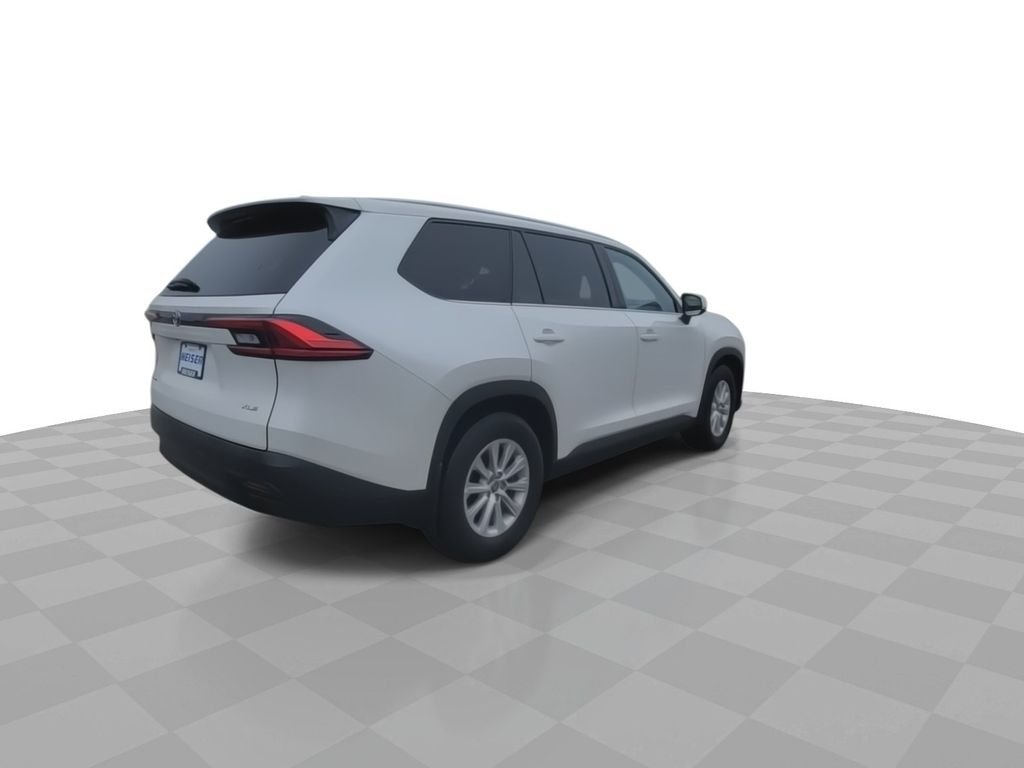 Used 2024  Toyota XLE image 9