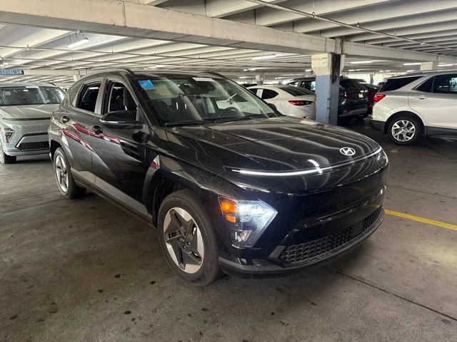 Used 2024 Black Hyundai SEL image 2