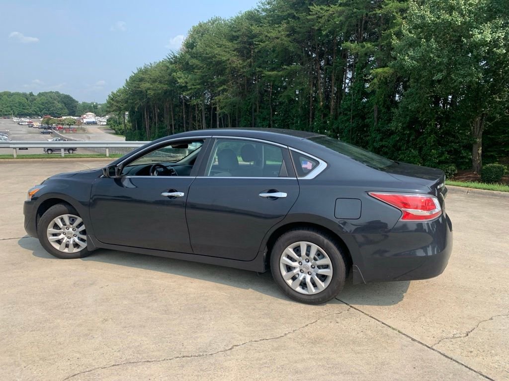Used 2015 Blue Nissan 2.5 S image 12