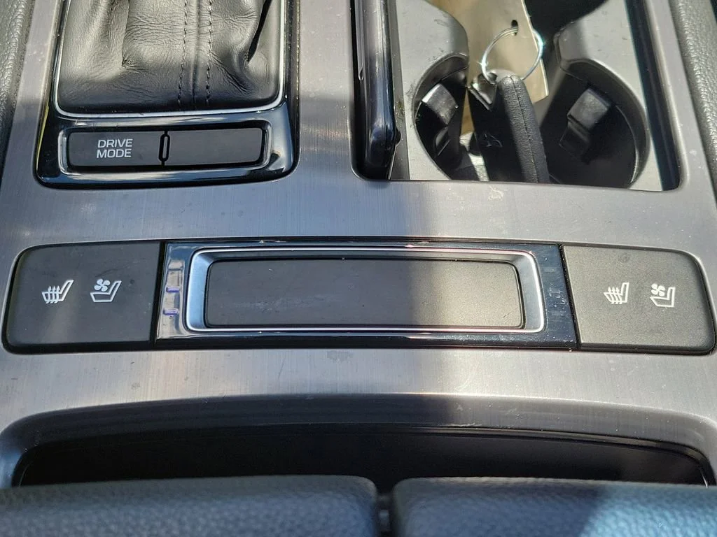 Used 2015 Black Hyundai 3.8 image 29