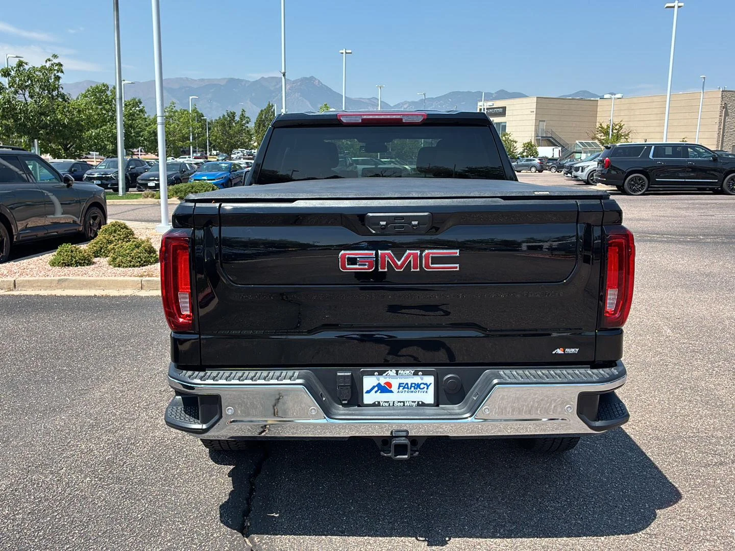 Used 2025 Onyx Black GMC SLT image 6