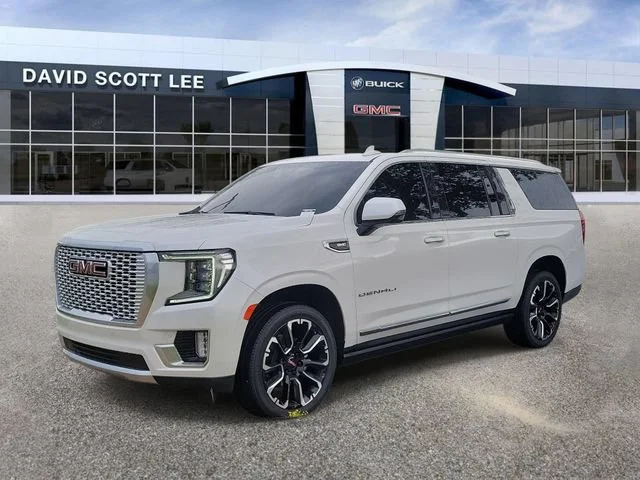 Used 2022 White Frost Tricoat GMC Denali image 2