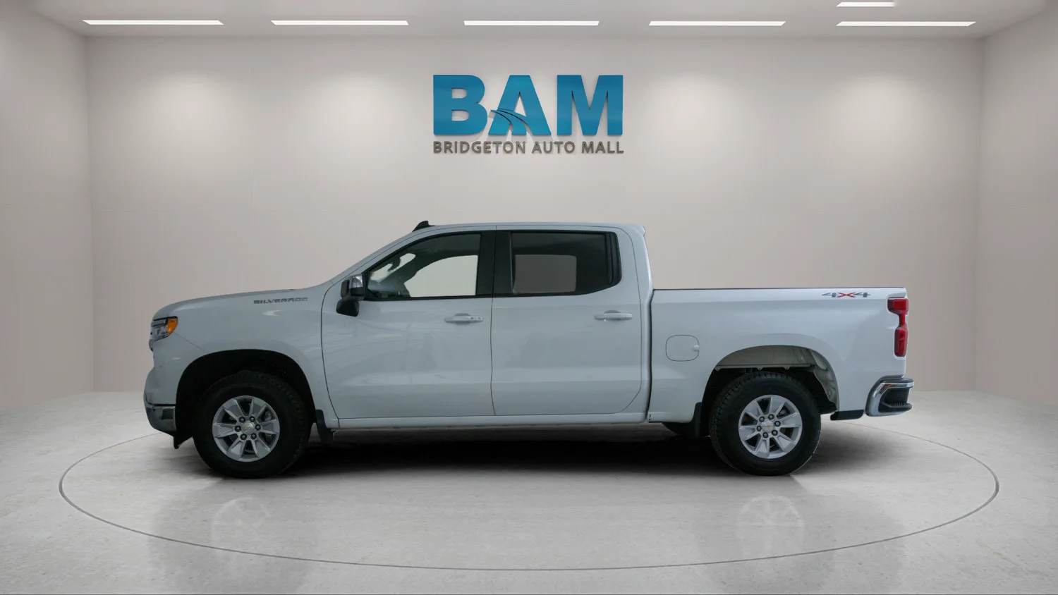 Used 2025 Summit White Chevrolet LT image 4