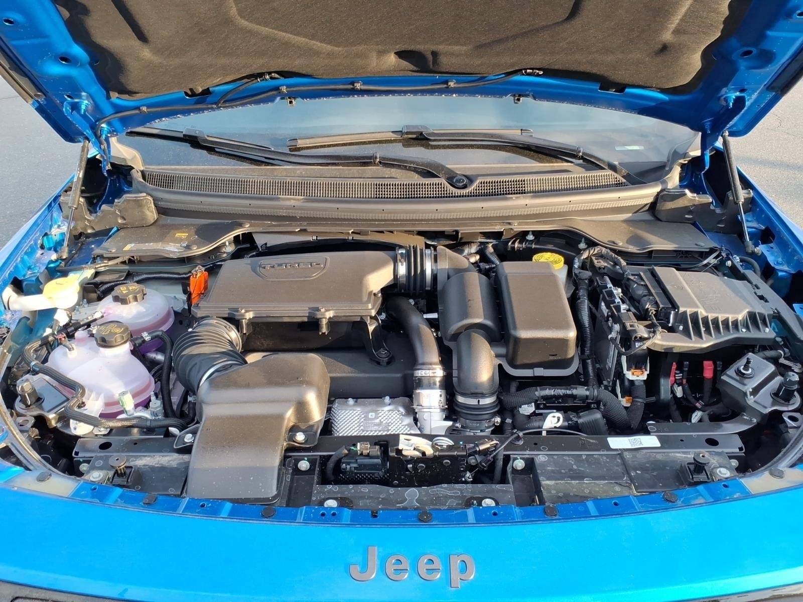 New 2026 Hydro Blue Pearl-Coat Exterior Paint Jeep Laredo image 30