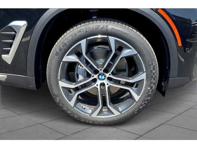 New 2026 Black Sapphire Metallic BMW sDrive40i image 11