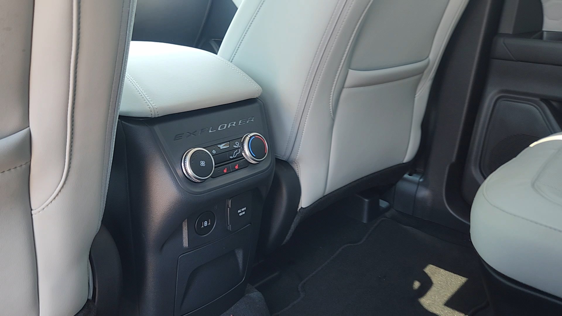 New 2026 Carbonized Gray Metallic Ford Platinum image 36