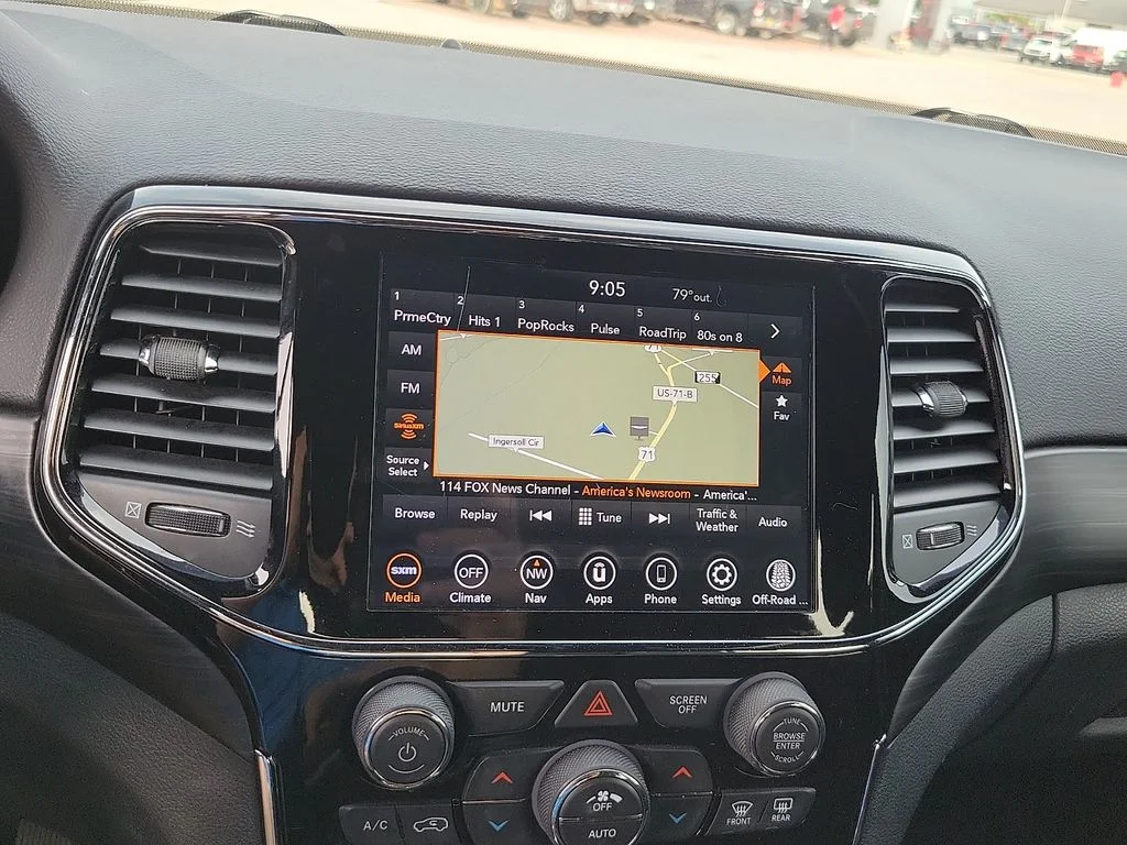 Used 2020 Gray Jeep Laredo E image 15