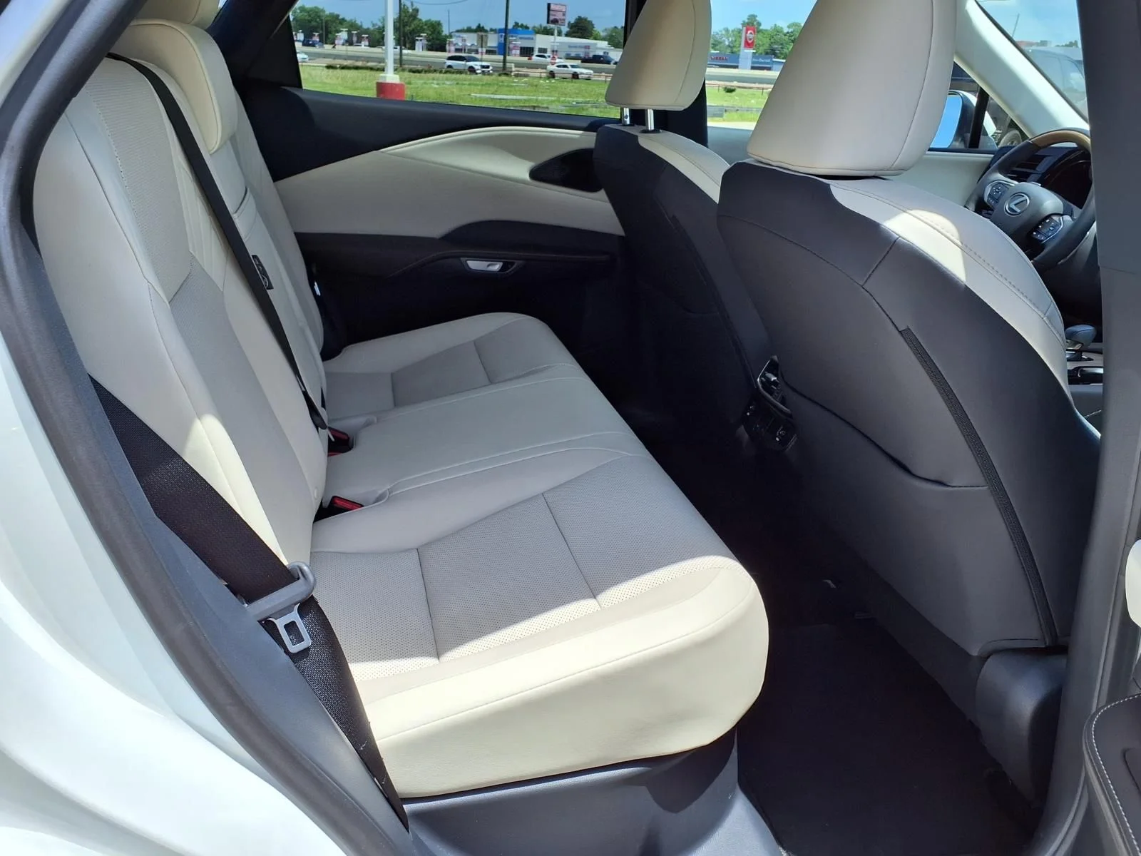 Used 2024 White Lexus 350 Premium image 20