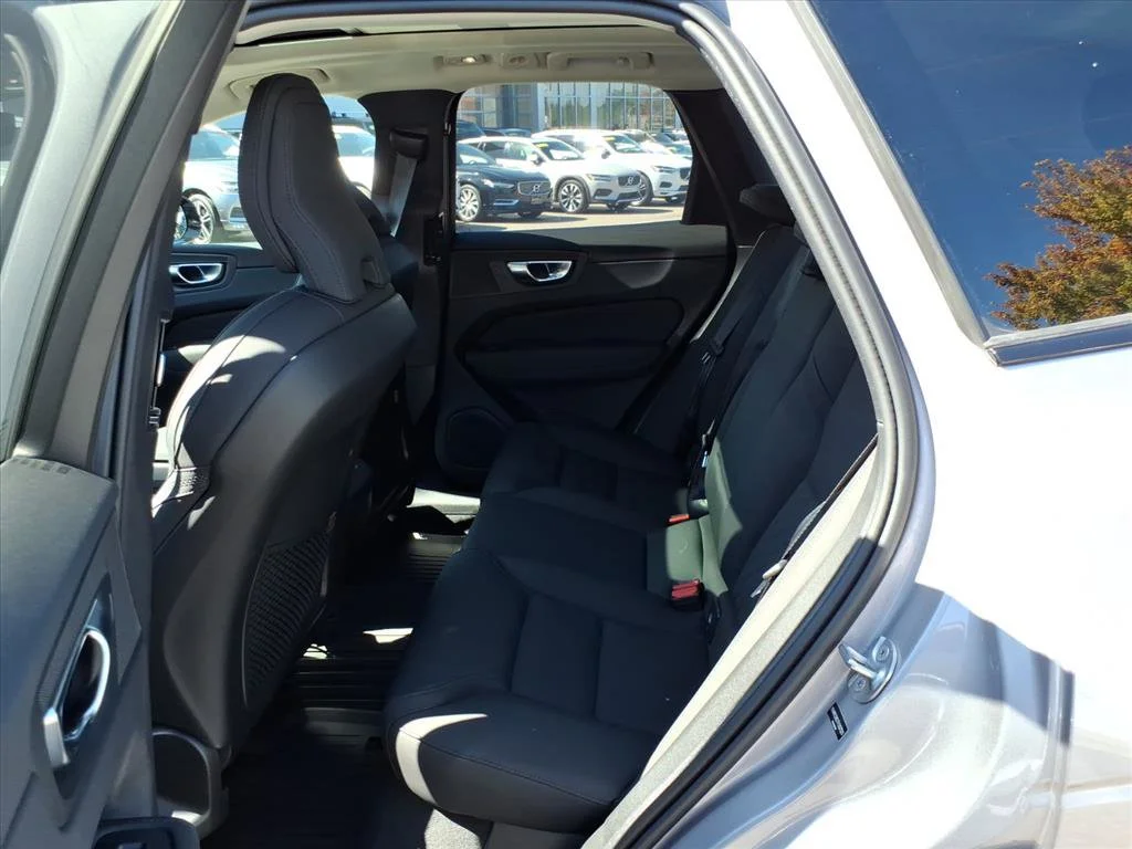 2026 Volvo XC60 Plus - Photo 12
