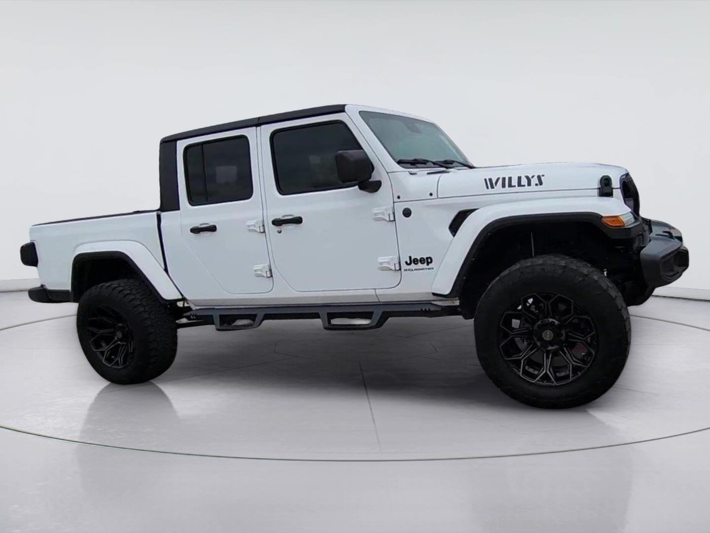 2024 Jeep Gladiator photo 2 of 32