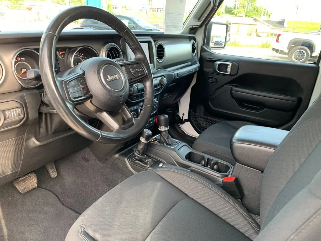 Used 2022 White Jeep Sport S image 16