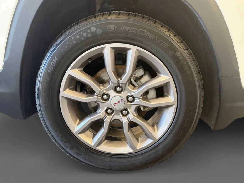 Used 2024 Summit White GMC SLT image 9