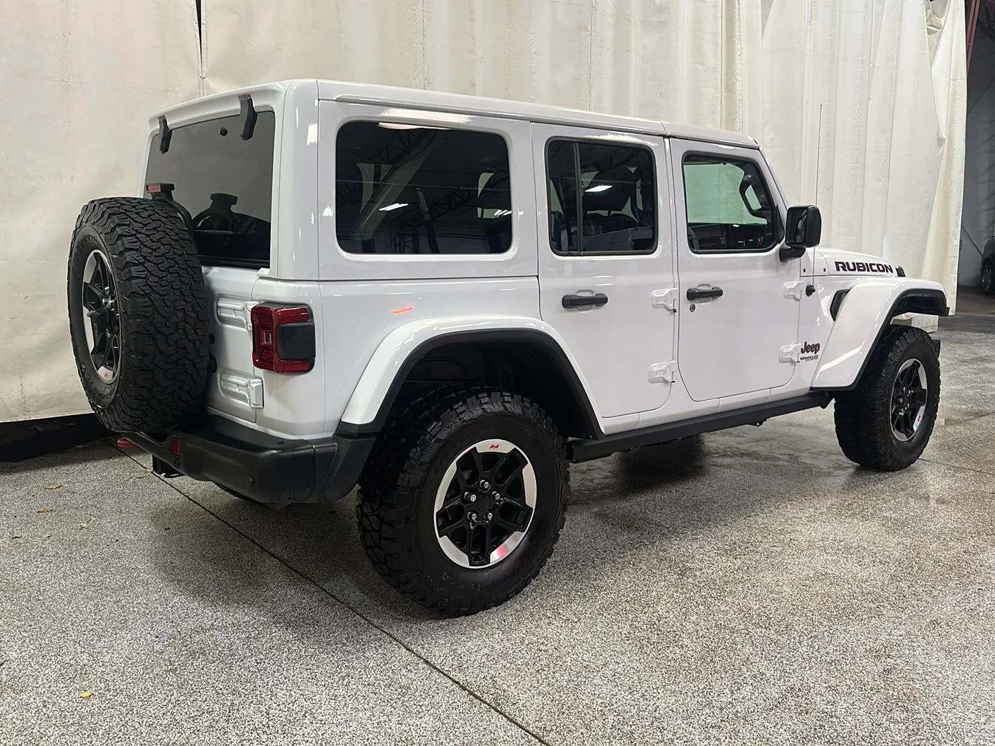 Used 2020 Bright White Clearcoat Jeep Rubicon image 5